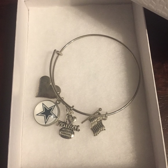 Dallas Cowboys football charm bracelet. NEW - Picture 2 of 4